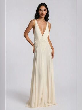 Ivory deep v neck dress like doen Arina ori